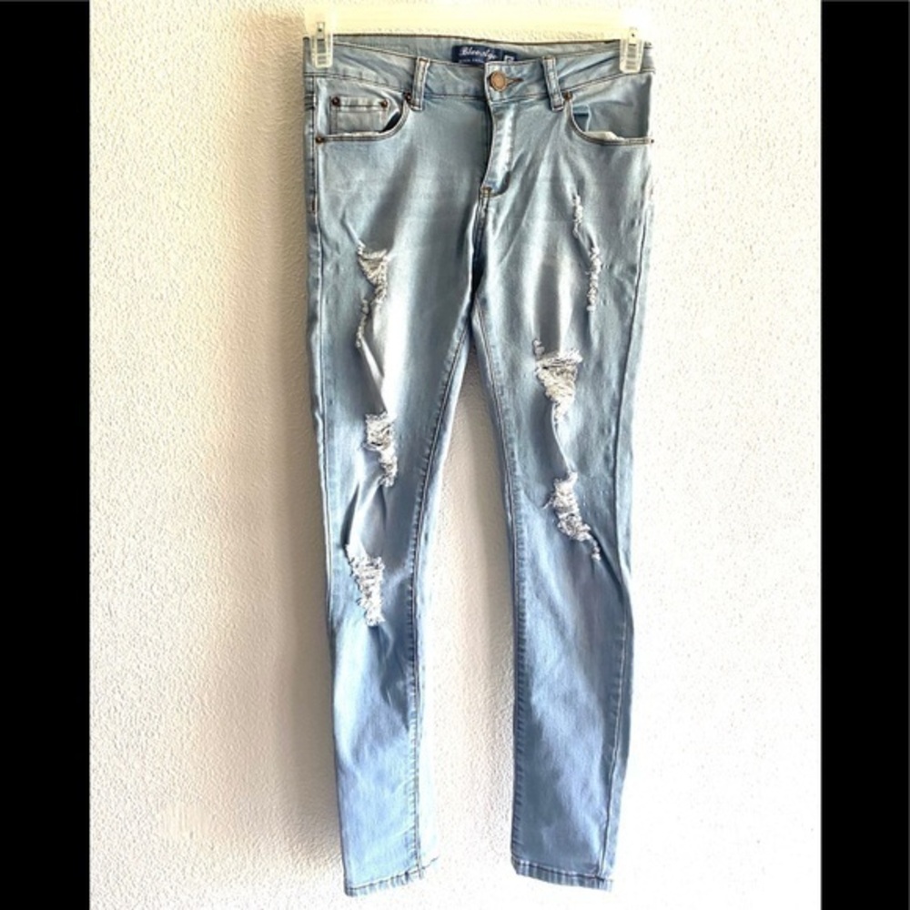 Blue age women’s distressed skinny jeans size 5